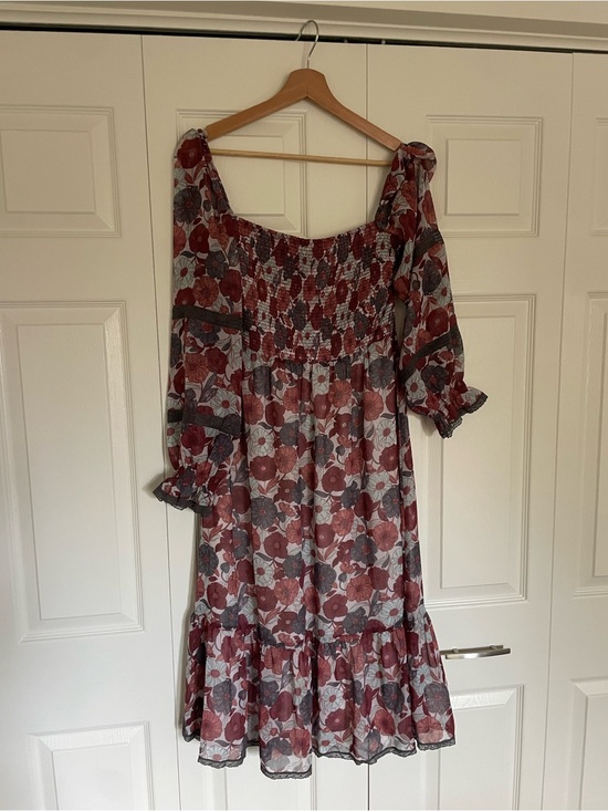 Wilfred Dresses & Skirts - Wilfred Floral Midi Dress